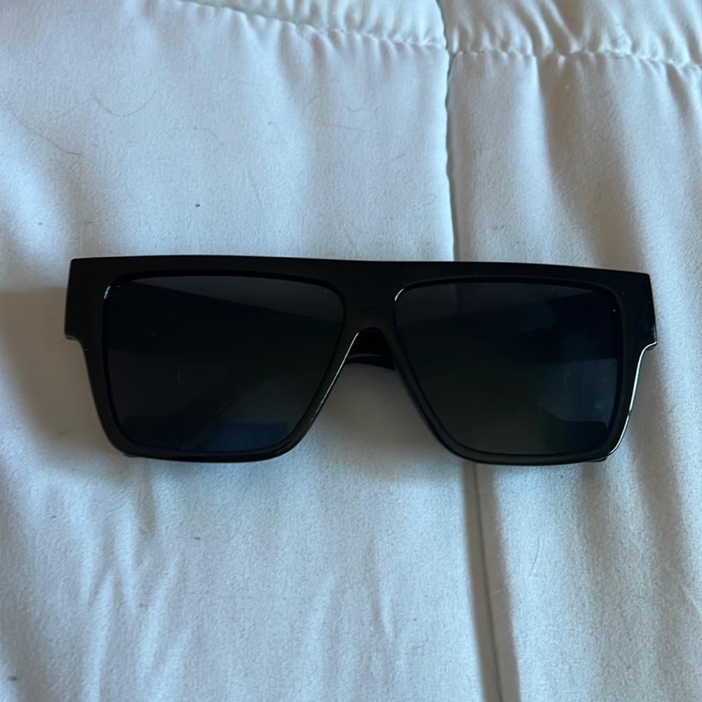 Black glasses